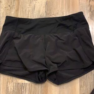 size 6 lululemon shorts